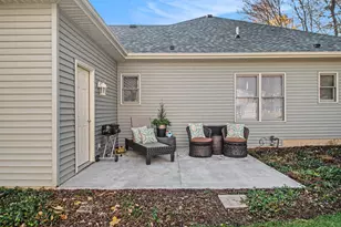 1969 Oak Hollow Rd NW, Grand Rapids, MI 49504 - Photo 27