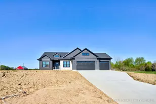 4596 Winding Crk Ln, Zeeland, MI 49464 - Photo 3