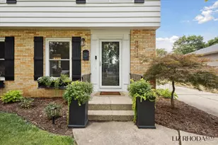 1911 Hutchinson Ave SE, Grand Rapids, MI 49506 - Photo 5