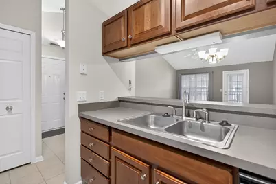 758 W Barrington Circle, Jackson, MI 49203 - Photo 7