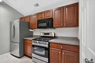 758 W Barrington Cir, Jackson, MI 49203 - Photo 3