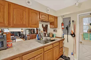 9621 Lakeview Dr, Jerome, MI 49249 - Photo 7