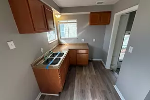 8134 Hudson Ave, Warren, MI 48089 - Photo 11