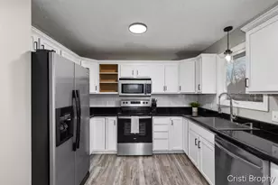 952 Woodside Dr, Holland, MI 49424 - Photo 7