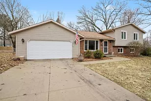 306 Davis St, Paw Paw, MI 49079 - Photo 1