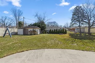 8860 Cherrylawn Dr, Sterling Heights, MI 48313 - Photo 33