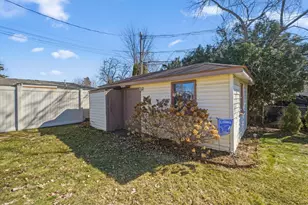 8860 Cherrylawn Dr, Sterling Heights, MI 48313 - Photo 29