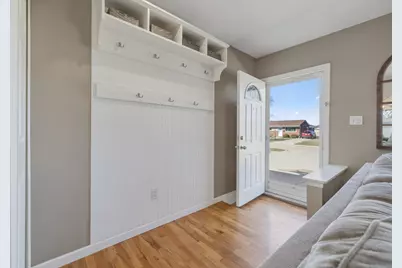 8860 Cherrylawn Drive, Sterling Heights, MI 48313 - Photo 5