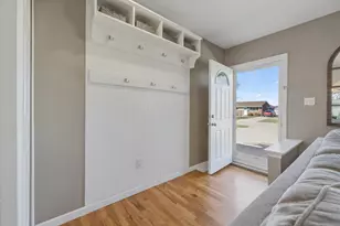 8860 Cherrylawn Dr, Sterling Heights, MI 48313 - Photo 5