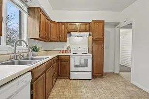 234 W Pleasant St, Watervliet, MI 49098 - Photo 17