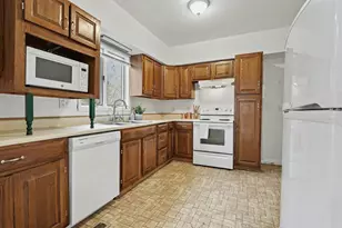 234 W Pleasant St, Watervliet, MI 49098 - Photo 7