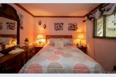 28418 Walker Avenue, Warren, MI 48092 - Photo 7