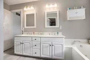 9180 Yorkshire Dr, Saline, MI 48176 - Photo 23