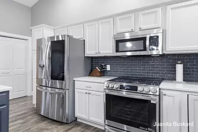 5211 Virginia Lane SW, Wyoming, MI 49418 - Photo 9