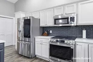 5211 Virginia Ln SW, Wyoming, MI 49418 - Photo 9