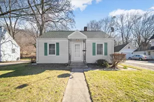 705 N Jefferson St, Lowell, MI 49331 - Photo 1