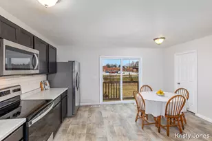 426 Oak View Dr, Middleville, MI 49333 - Photo 7