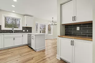 8134 Birchwood Ave, Jenison, MI 49428 - Photo 9