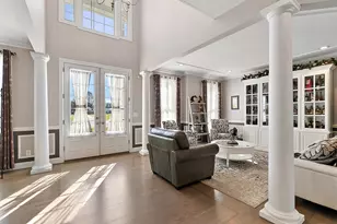 5052 S Dickinson Ct, Saint Joseph, MI 49085 - Photo 5