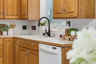 6566 Cherrywood Ave, Jenison, MI 49428 - Photo 9