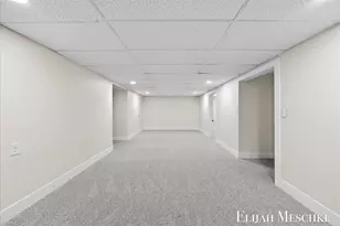 27 Maplelawn St SW, Grand Rapids, MI 49548 - Photo 29