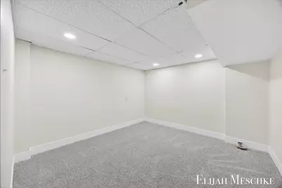 27 Maplelawn Street SW, Grand Rapids, MI 49548 - Photo 31