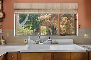 375 Woodlawn Ave, Grand Haven, MI 49417 - Photo 9