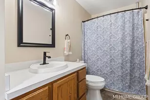 641 Pineview Dr, Holland, MI 49424 - Photo 17