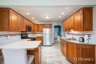 2536 Day Ave NW, Grand Rapids, MI 49544 - Photo 9