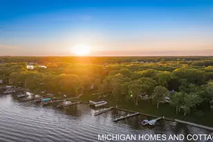 714 N Shore Dr, Holland, MI 49424 - Photo 5