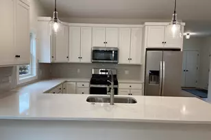 725 Violet Wy, Saint Joseph, MI 49085 - Photo 7