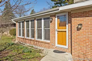 5023 Creekview Dr SE, Grand Rapids, MI 49508 - Photo 3