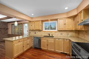 5023 Creekview Dr SE, Grand Rapids, MI 49508 - Photo 11