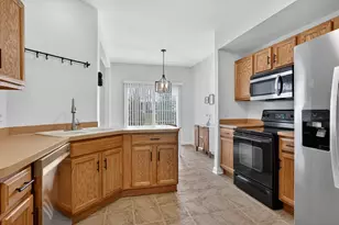 518 Dockside Cir, Holly, MI 48442 - Photo 11