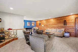 938 Mid Bluff Dr, Zeeland, MI 49464 - Photo 21