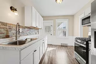 892 W Forest Ave, Muskegon, MI 49441 - Photo 11