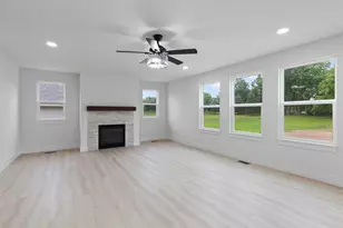 2016 Green Acres Dr, Adrian, MI 49221 - Photo 9