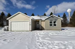 2026 Green Acres Dr, Adrian, MI 49221 - Photo 1