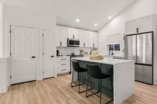 770 Brownwood Ave NW, Grand Rapids, MI 49504 - Photo 9