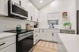 770 Brownwood Ave NW, Grand Rapids, MI 49504 - Photo 11