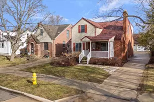 1218 Roslyn Rd, Grosse Pointe Woods, MI 48236 - Photo 3