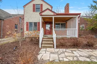 1218 Roslyn Rd, Grosse Pointe Woods, MI 48236 - Photo 5