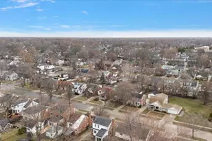 1218 Roslyn Rd, Grosse Pointe Woods, MI 48236 - Photo 17