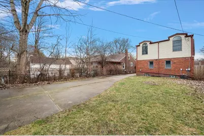 1218 Roslyn Road, Grosse Pointe Woods, MI 48236 - Photo 11