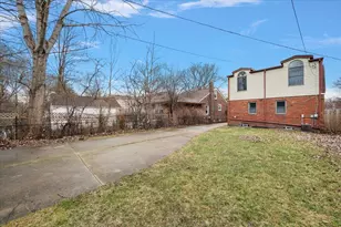 1218 Roslyn Rd, Grosse Pointe Woods, MI 48236 - Photo 11