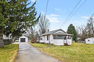 1015 Pearl St, Lansing, MI 48906 - Photo 1