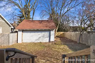 254 W Southern Ave, Muskegon, MI 49441 - Photo 31