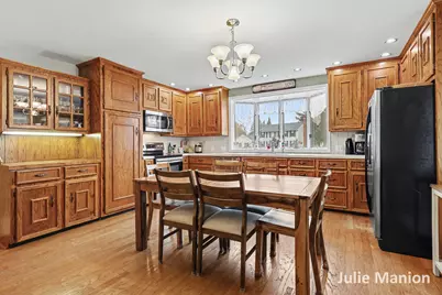 4701 Maplehollow Court SE, Grand Rapids, MI 49508 - Photo 9