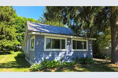 321 S 4th Street, Edmore, MI 48829 - Photo 3
