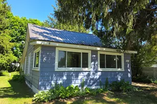321 S 4th St, Edmore, MI 48829 - Photo 3